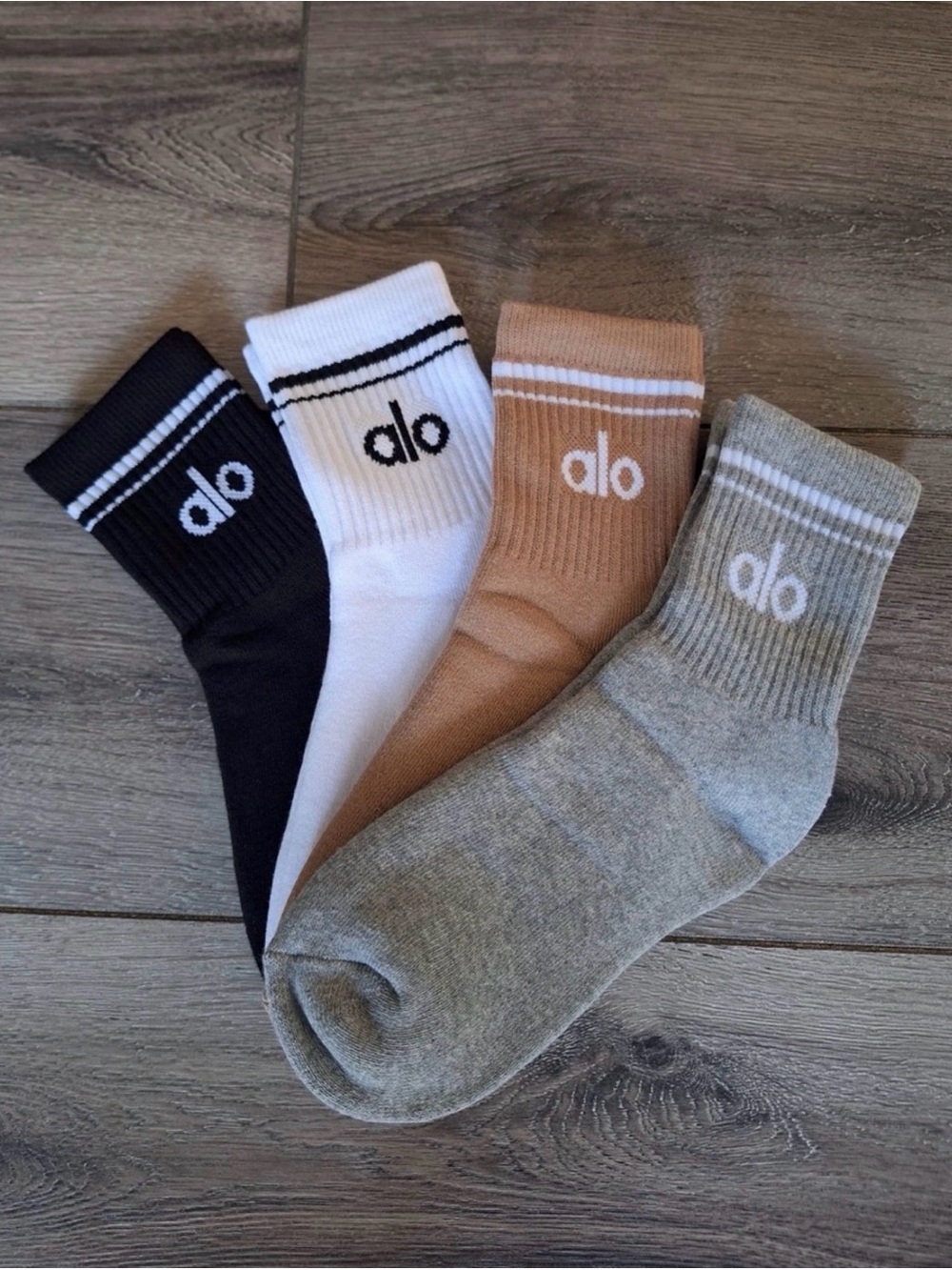 Alo Throwback socks 4 pairs brand new